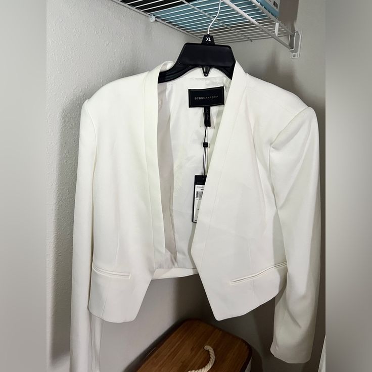 Size: Large Color: White Brand: Bcbg Maxazria Type: Cropped Blazer See Pictures For Small Markings On The Jacket Elegant Fitted Outerwear For Brunch, Cape Blazer, Sequin Blazer, Tuxedo Blazer, Woven Jacket, Wool Blend Jacket, Blue Coats, Cropped Blazer, Brown Jacket