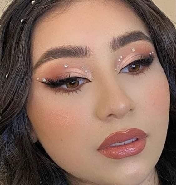 Makeup Ojos, Maquillage On Fleek, Rhinestone Makeup, Prom Eye Makeup, Facial Makeup, Makeup For Hazel Eyes, Hair Color Brown, Eye Makeup Pictures, Brown Hairstyles