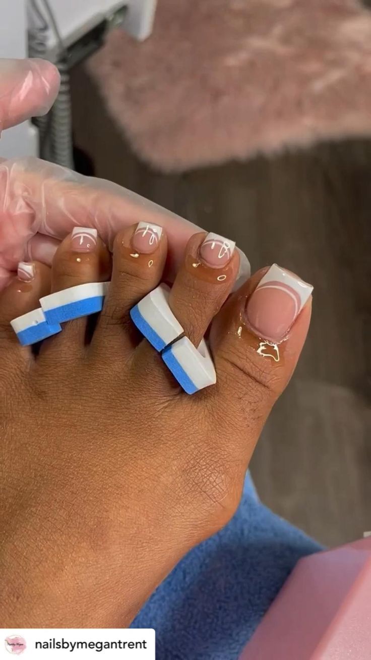 Nails Bday, Baddie Short Acrylic Nails, Baddie Toe Nails, Pedicured Toes, French Toe Nails, Pedicure Designs Toenails, Gel Toe Nails, Acrylic Toes, Acrylic Toe Nails