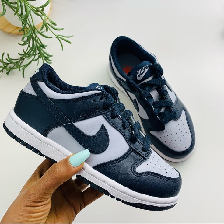 Nike Fashion Shoes, Trendy Shoes Sneakers, Navy Shoes, All Nike Shoes, Cute Sneakers, Cute Nike Shoes, Cute Nikes, Shoe Inspo, Girls Boots