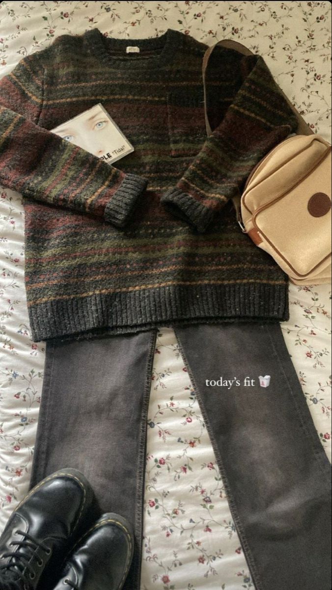 Fall Dark Outfits, Grandma Summer Outfits, Hygge Aesthetic Outfit, French Outfit Style, Fall Leggings Outfit, Downtown Sweater, Vintage Outfit Ideas, Outfit Ideas Aesthetic, Outfit Inspo Aesthetic