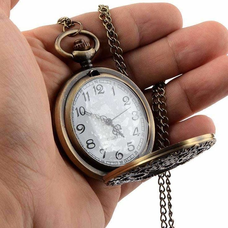 A watch that combines vintage and steampunk style. The 'Gearing' pocket watch is a replica of an antique watch worn by Victorian gentlemen with some steampunk elements added.Whether you wear a suit or not, telling time with such a stylish Steampunk Pocket Watch will show your originality and "savoir vivre". It is easy to hang with its clip and long chain (30 cm) on a pocket or even a purse. Type : Pocket watch Gender : Male or Female Movement : Quartz Dial diameter : 4.5 cm Display face : Analog Steampunk Skeleton, Skeleton Pocket Watch, Steampunk Elements, Steampunk Pocket Watch, Victorian Gentleman, Steampunk Watch, Antique Watch, Steampunk Gears, Steampunk Style