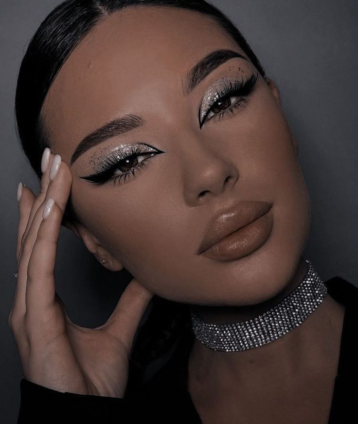 Black Makeup Looks, Nye Makeup, Silver Eye Makeup, New Year's Makeup, Black Eye Makeup, Concert Makeup, Silver Makeup, Rhinestone Makeup, Prom Eye Makeup