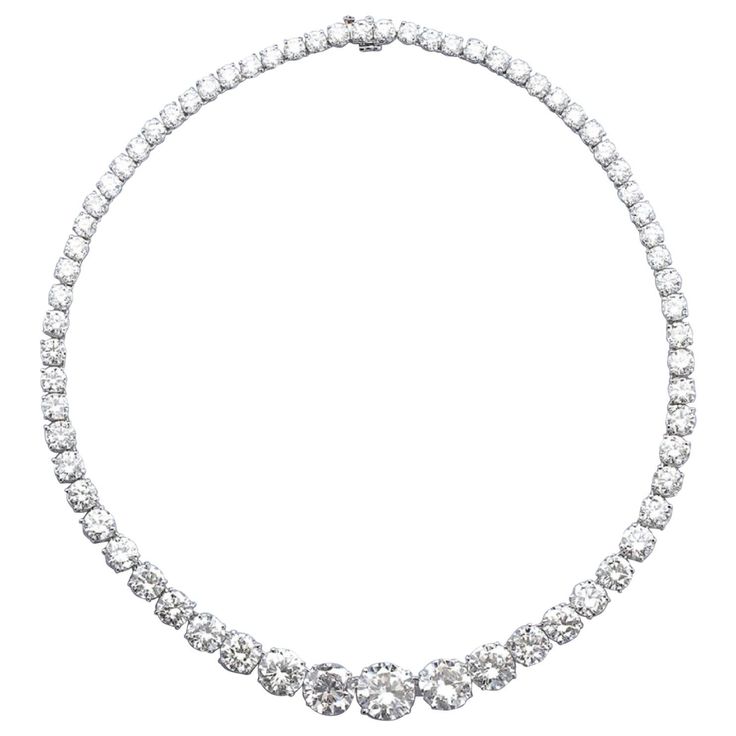 A 25 carat diamond in platinum Riviera necklace comprised of articulating links four-prong set with graduated round brilliant cut diamonds. Diamond Jewelry Designs, Vintage Necklaces, Expensive Jewelry, Tennis Necklace, Fine Jewels, Girly Jewelry, Looks Vintage, Turquoise Jewelry, Estate Jewelry