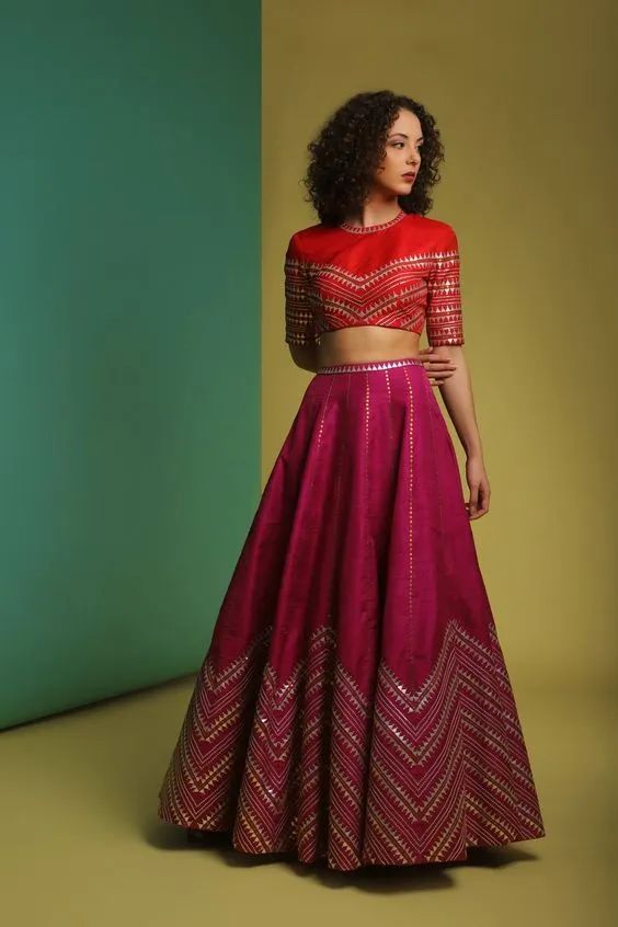 Stylish Guest Outfit Ideas To Rock On Intimate Weddings Simple Lehenga, Indian Outfits Lehenga, Wedding Lehenga Designs, Lehenga Designs Simple, Lehnga Dress, Indian Dresses Traditional, Salwar Kamiz, Red Lehenga, Traditional Indian Outfits