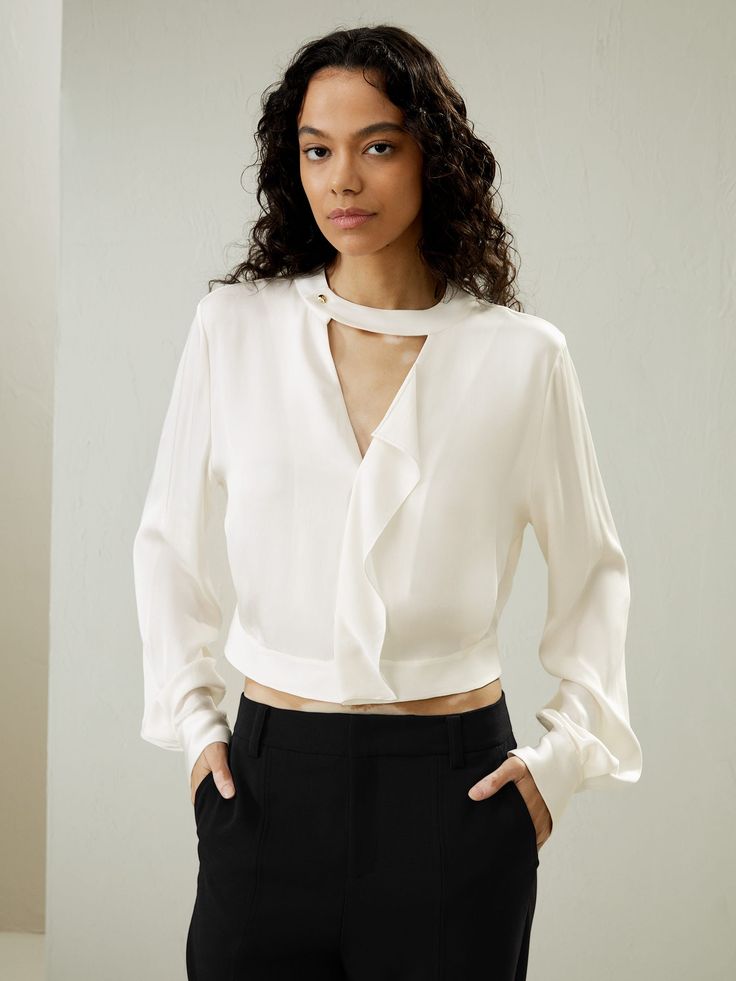 Featuring a cropped design with a gathered hem, this shirt adds a touch of luxury to your collection. The front, adorned with a triangular cut-out adds a touch of allure to the simple silhouette. White Silk Blouse, Silk Bedding Set, Camisole Set, Silk Knit, Silk Charmeuse, Silk Twill, Collared Shirt, White Silk, Night Looks