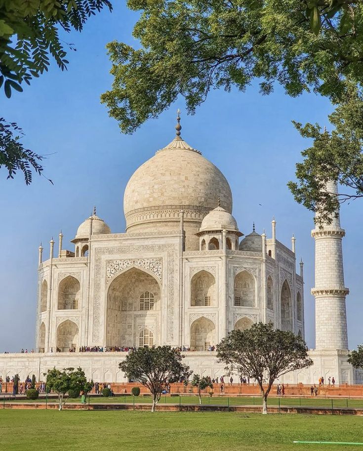 the tajwa mosque in india is one of the most beautiful buildings in the world