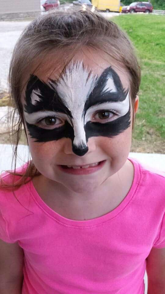 Skunk Skunk Costume, Face Art Painting, Animal Face Paintings, Makeup Zombie, Skunk Hair, Animal Makeup, Face Painting Easy, Kids Face Paint, Zombie Girl