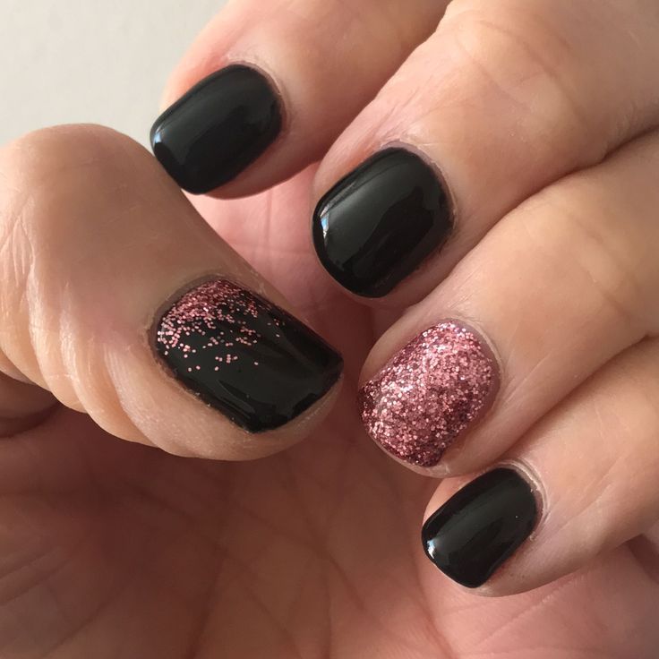 Short Black Gel Nails With Glitter, Nail Bio Gel, Black And Glitter Nails Short, Pink Black And Glitter Nails, Black Nails Pink Glitter, Black And Pink Dip Nails, Pink Black Glitter Nails, Black And Pink Gel Nails, Black Nails With Pink Glitter