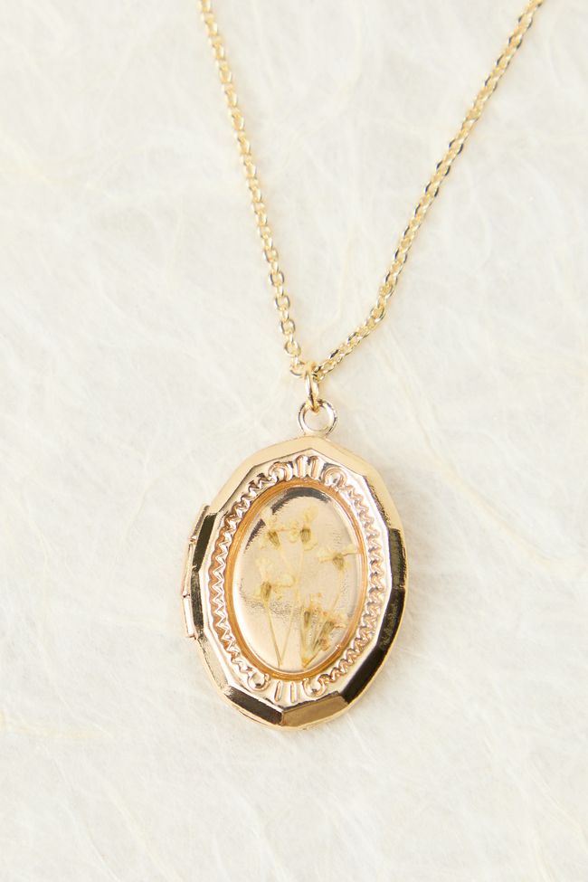 With intricate detailing and an option&nbsp;for you to personalize it with pictures of the ones you love, this locket checks all the boxes! Wear everyday or save it for a special occasion! Unique Locket Necklace Vintage, Unique Locket Necklace, Unique Locket, Locket Necklace Vintage, Skirts With Boots, Love Natural, Accessories Jewelry Necklace, Necklace Vintage, Locket Necklace