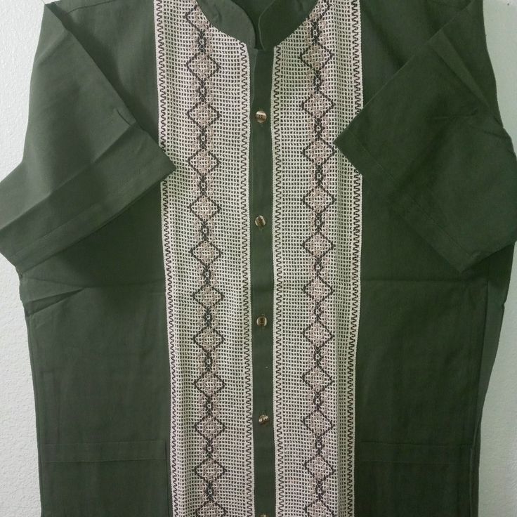 Mexican Guayabera Handcrafted Man Shirt (Label, And Care Label Not Attached) Front Pockets Mede In Mexico Cotton 100% (Manta/Muslin) Color: Olive Size: S,M,L, Guayabera Mexicana Echa Amano De Forma Artesanal (Sin Etiqueta Ni Etiqueta De Cuidado) Bolsas Delanteras Echa En Mexico 100% Algodon (Manta) Color: Olivo Size: Ch,M,G, Casual Embroidered Short Sleeve Kurta, Casual Short Sleeve Kurta For Festive Occasions, Traditional Summer Kurta With Woven Motifs, Summer Handloom Long Sleeve Kurta, Traditional Green Kurta For Vacation, Traditional Green Short Sleeve Kaftan, Traditional Short Sleeve Green Kaftan, Traditional Short Sleeve Spring Kurta, Traditional Short Sleeve Kurta For Spring