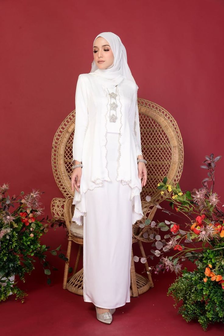 Attire Guide, Kebaya Lamaran, Kebaya Modern Dress, Hijab Dress Party, Muslimah Wedding Dress, Nikah Dress, Muslimah Wedding, Dress Engagement, Kebaya Dress