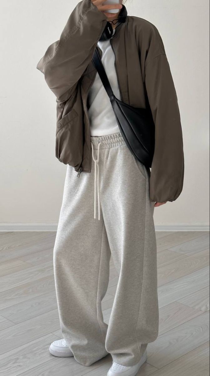 Streetwear Full-length Parachute Pants In Athleisure Style, Edna Mode, Old Fashioned Love, Baggy Clothes, Tomboy Style Outfits, Girls Fashion Clothes, Tomboy Fashion, Teen Fashion Outfits, Teen Fashion