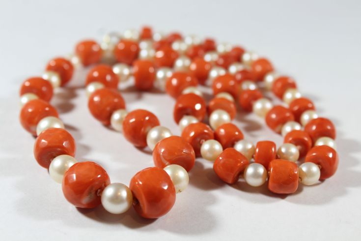 -Vintage 14k Gold Faceted Natural Momo Coral with Pearl Beaded Necklace -Total length: 22.5 in -Smallest coral size: 7 mm x 5.5 mm -Biggest coral size: 11.85 mm x 8.4 mm -Pearl size: 5.5 mm ~ 7.25 mm -Total weight: 49.8 g -Marked 14k Vintage Coral Beaded Necklaces, Vintage Red Coral Necklace With Round Beads, Vintage Single Strand Red Coral Beaded Necklace, Elegant Hand-strung Coral Necklaces, Elegant Coral Hand-strung Necklaces, Coral Design, Gold Vases, Ashes Jewelry, Natural Coral