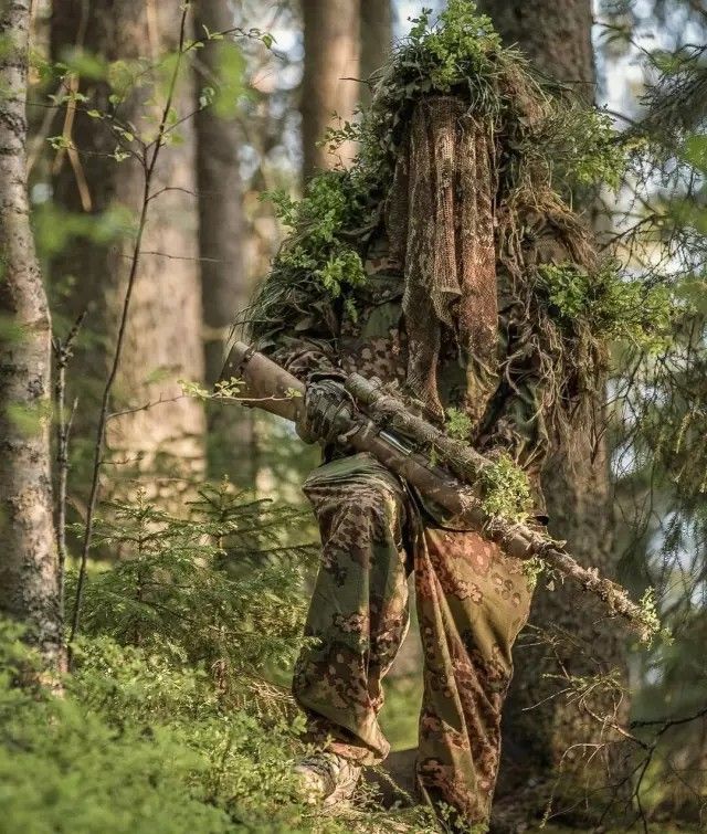 Ghillie suit Ghillie Suits, Ghillie Suit, Military Special Forces, Honey Badger, Harbin, Military Gear, Survival Gear, Survival Skills, Armed Forces