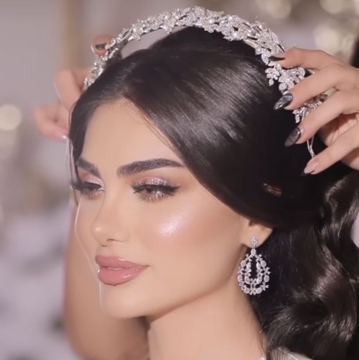 Bridal Makeup Middle Eastern, Arab Makeup Wedding, Arab Bridal Makeup, Arab Wedding Makeup, Lebanese Makeup, Arab Bride, Hair Styles Wedding, Glam Bride Makeup, Fashion Show Makeup