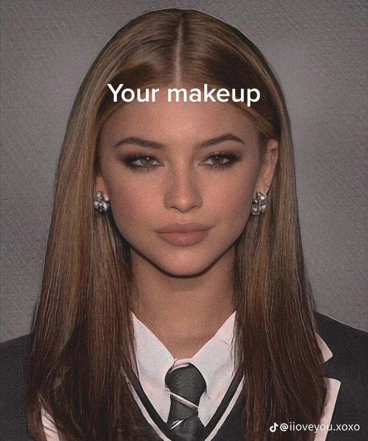 School Photoshoot Makeup, Early 2000s Makeup Looks Baddie, Senior Yearbook Makeup, I’d Photo Makeup, Senior Portrait Yearbook, Yearbook Makeup Senior, Permit Picture Ideas Makeup, Photo Id Makeup, Pretty Yearbook Pictures