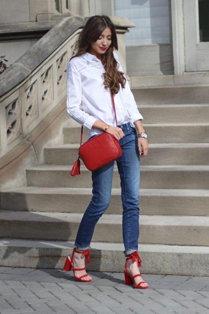 Red Purse And Shoes Outfit, Red Purse Outfit Summer, Red Bag Outfit Summer, How To Style Red Shoes, Red Sandals Outfit, Red Purse Outfit, Classic White Button Down Shirt, White Top Jeans, Red Shoes Outfit