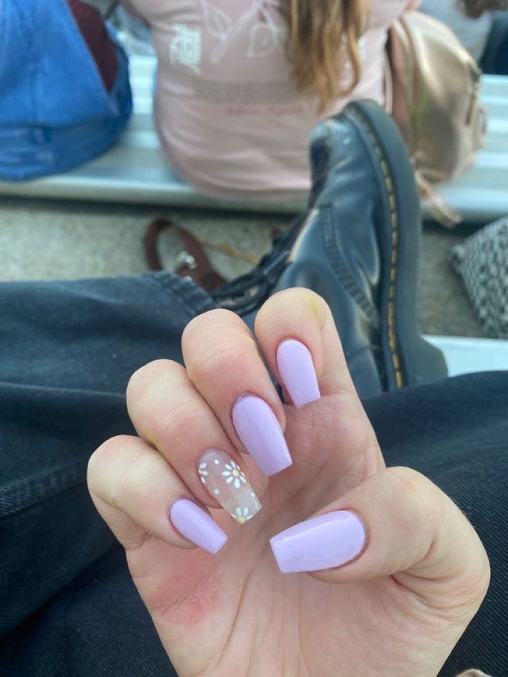 Cute Lavender Nails With Flowers, Short Purple Nails With Flowers, Nails Acrylic April, Coffin Light Purple Nails, Pastel Purple Acrylics, Spring Nails Square Acrylic, Nail Inspo April, Nails Purple Light, Lavender Nails With Design Flowers