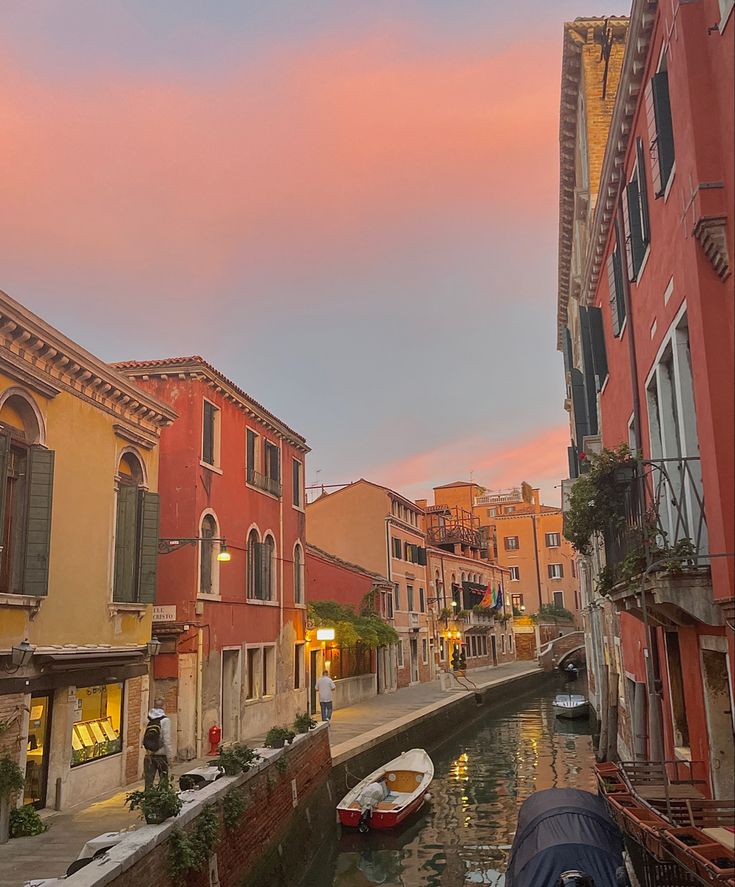 street in venice, italy. bowats and sunset Venice Italy Photography Landscape, Venice Italy Buildings, Bloxburg Italy Town, Bloxburg Venice, Minecraft Venice, Bloxburg Italy, Italy Minecraft, Venice Alley, Street Veiw