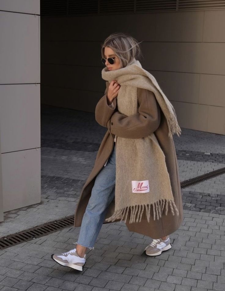 Aerin Lauder, Trainers Outfit, Trench Coat Outfit, Stylish Winter Outfits, Coat Outfit, Coat Outfits, Rock A, Mode Inspiration, Winter Fashion Outfits