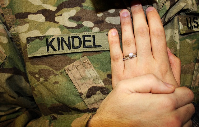 Military Engagement Photos, Army Wedding, Funny Wedding Pictures, Funny Bride, Military Photography, Military Couples, Country Engagement, Military Wedding, Military Love