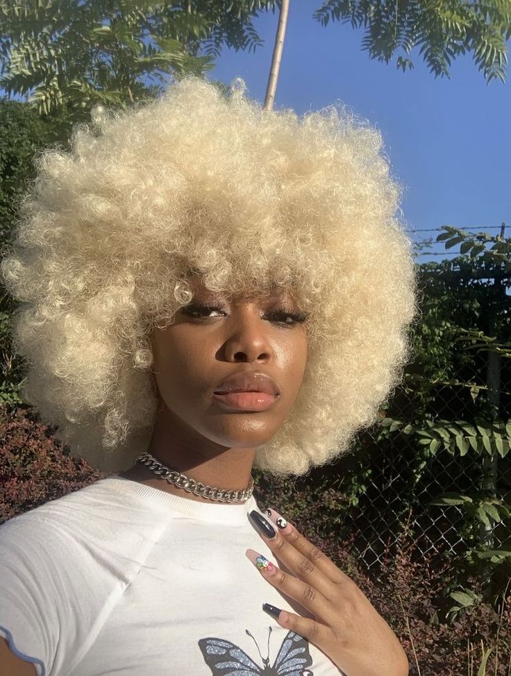 Blonde Afro, Blonde Hair Girl, Warm Blonde, Dyed Natural Hair, Baddie Hairstyles, Hair Stuff, Hair Inspo Color, Afro Hairstyles, Aesthetic Hair