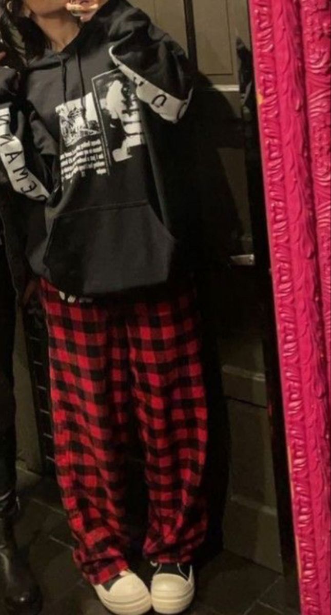 Red Plaid Pajama Pants Outfit, Red Pjs Outfits, Dark Pajamas Aesthetic, Red Pajama Pants Outfit, Red Pj Pants Outfit, Grunge Pyjamas, Plaid Pjs Outfit, Tomboy Pajamas, Baggy Pjs