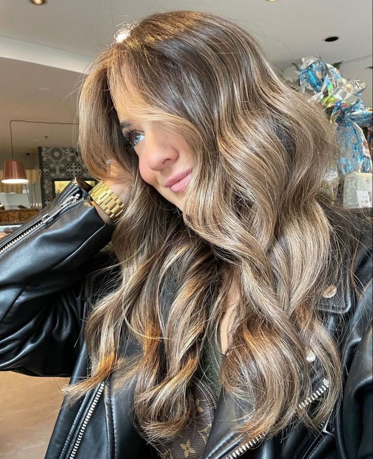 Wedding Hair Colors, Summer Blonde Hair, Highlights Curly Hair, Bronde Balayage, Bronde Hair, Candle Pedestal, Brunette Hair With Highlights, Brunette Color, Honey Blonde Hair