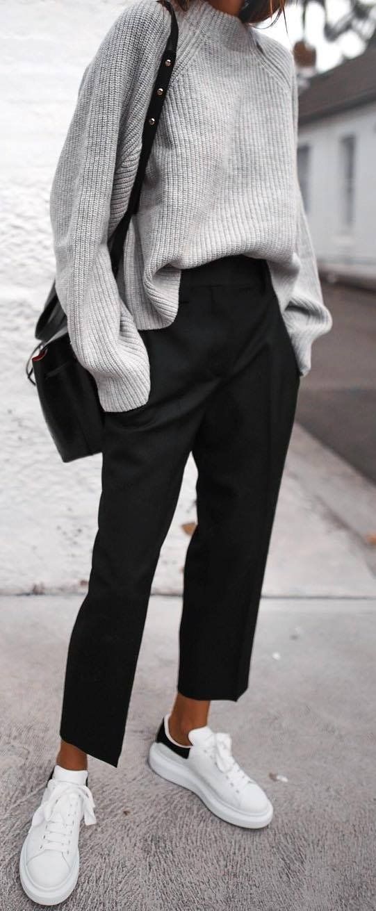 Minimalist Moda, Black Pants Outfit, Pants Outfit Casual, Pullover Outfit, Looks Street Style, Black Women Fashion, Mode Inspiration, Winter Fashion Outfits, Work Fashion