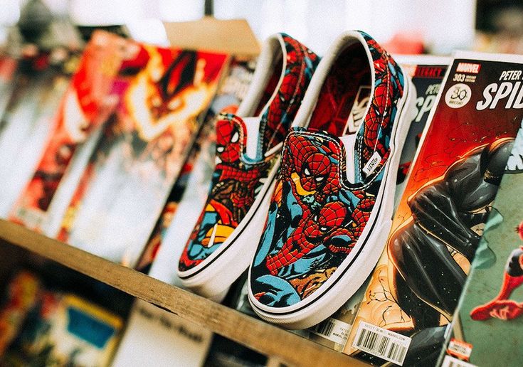 Vans Marvel, Sparkly Wedding Shoes, Abercrombie Girls, Girls Football Boots, Marvel Clothes, Fresh Sneakers, Hand Painted Shoes, Latest Shoe Trends, Avengers Infinity