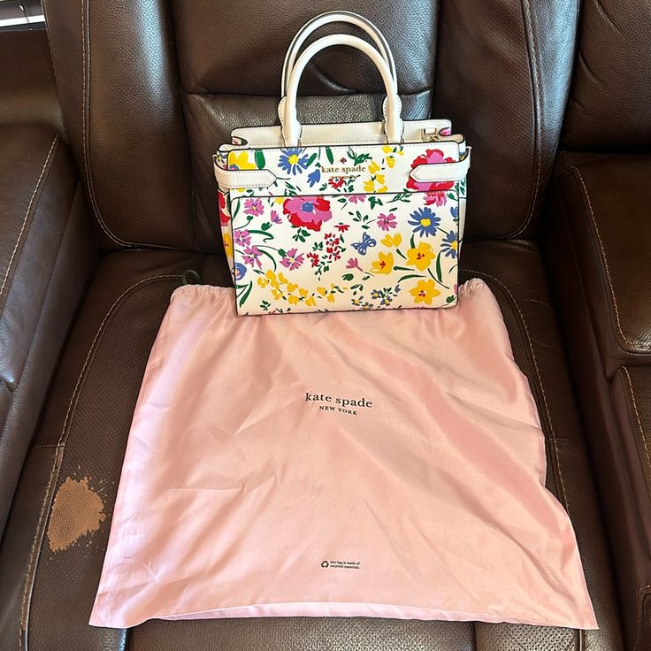 Crossbody & Hand Bag Comes With Dust Bag Bouquet Bag, Garden Bouquet, Bags Kate Spade, Kate Spade Bags, Hand Bag, Kate Spade New York, White Blue, Kate Spade, Blue White