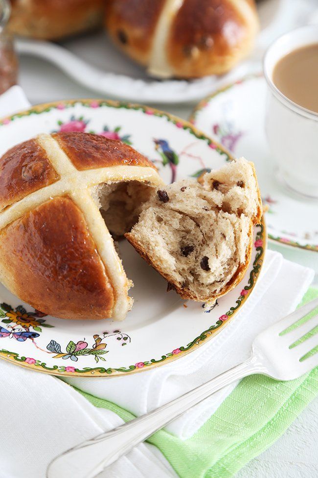 a plate that has some bread on it