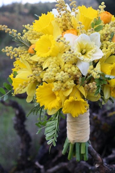 a bridal bouquet with yellow and white flowers in the center is shown on an instagram page