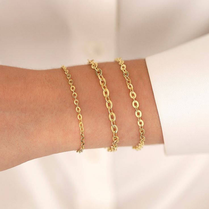 Our 14k Gold 4mm Oval Cable Chain Bracelet exudes understated elegance. This small yet intriguing piece is intended to add a touch of refined beauty to your wrist. The flat oval cable chain has a timeless charm that can go with any outfit. With three chain width options: 3.0mm, 4.0mm, and 4.5mm, you can customize your bracelet to your personal taste. This bracelet is a monument to your great taste and the timeless beauty of solid gold, whether it's a treasured anniversary gift or a mark of appre Dainty Oval Bracelet For Everyday, Minimalist Oval Chain Bracelet Gift, Delicate Oval Link Gold Bracelet As Gift, Gold Oval Link Bracelet With Delicate Chain For Gift, Elegant Oval Rolo Chain Bracelet, Elegant Oval Gold Cable Chain Bracelet, Elegant Oval Gold Bracelet With Cable Chain, Elegant Oval Bracelets With Rolo Chain, Elegant Gold Bracelet With Cable Chain In Oval Shape