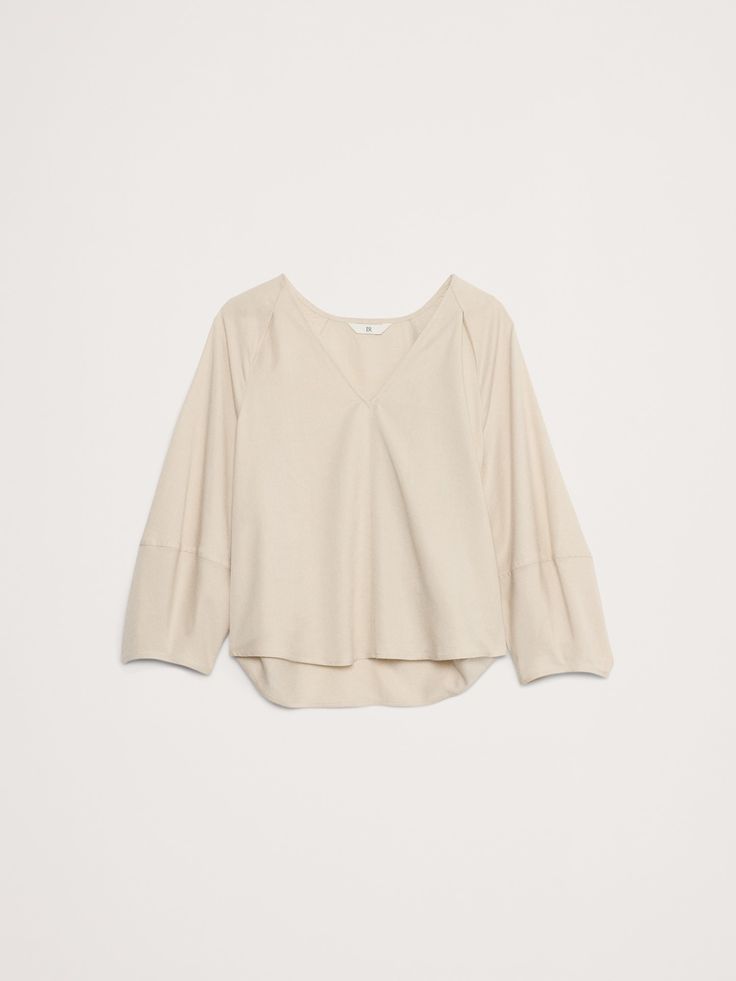 We cut this relaxed top with on-trend lantern-sleeves and hidden pleats at the shoulder seams.  For fabric, we reached for one of our favorite all-season twills, woven from silky soft Tencel™ lyocell and breathable cotton.  Relaxed fit.  Sustainability: Made with TENCEL™ lyocell, a sustainably sourced fiber from responsibly-harvested trees.  V-neck.  Hidden pleat detail at shoulder seams.  Straight hem with 6' slits at sides.  Unlined. Lantern Sleeve Top, Top Banana, Lantern Sleeves, Winter Sale, Hip Length, Cream White, Travel Style, Cotton Twill, Banana Republic