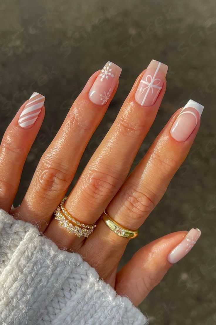 simple christmas nails white coffin Christmas Short Coffin Nail Designs, Simple Nail Inspo Christmas, Easy Nail Designs For New Years, White Christmas Nails Square Short, Christmas Simple Nails Winter, Square Tip Christmas Nails, Medium Coffin Christmas Nails, Cute Simple Christmas Nails Short Square, White Winter Nails Square