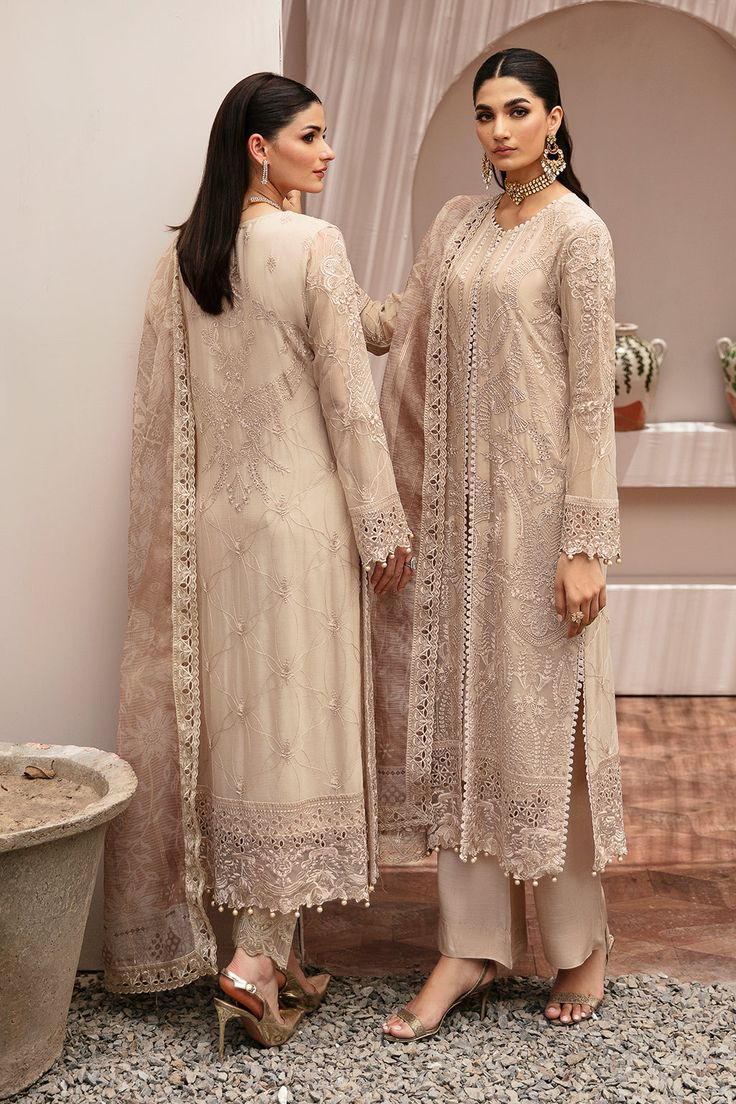 Description Embroidered chiffon front with sequenceEmbroidered chiffon backEmbroidered chiffon sleeves with patchEmbroidered organza sleeve lace Embroidered organza daman laceDigital printed Minar dupatta with embroidered 4 side pattiRaw Silk trouser Organza trouser patch Raw Silk Dress Designs Pakistani, Pakistani Dresses Suits, Raw Silk Suit Designs Indian, Pakistani Simple Suits, Pakistani Lace Suits, Party Wear Maxi Dresses, Lace Designs On Suits, Dress Design Pakistani, Silk Dress Design