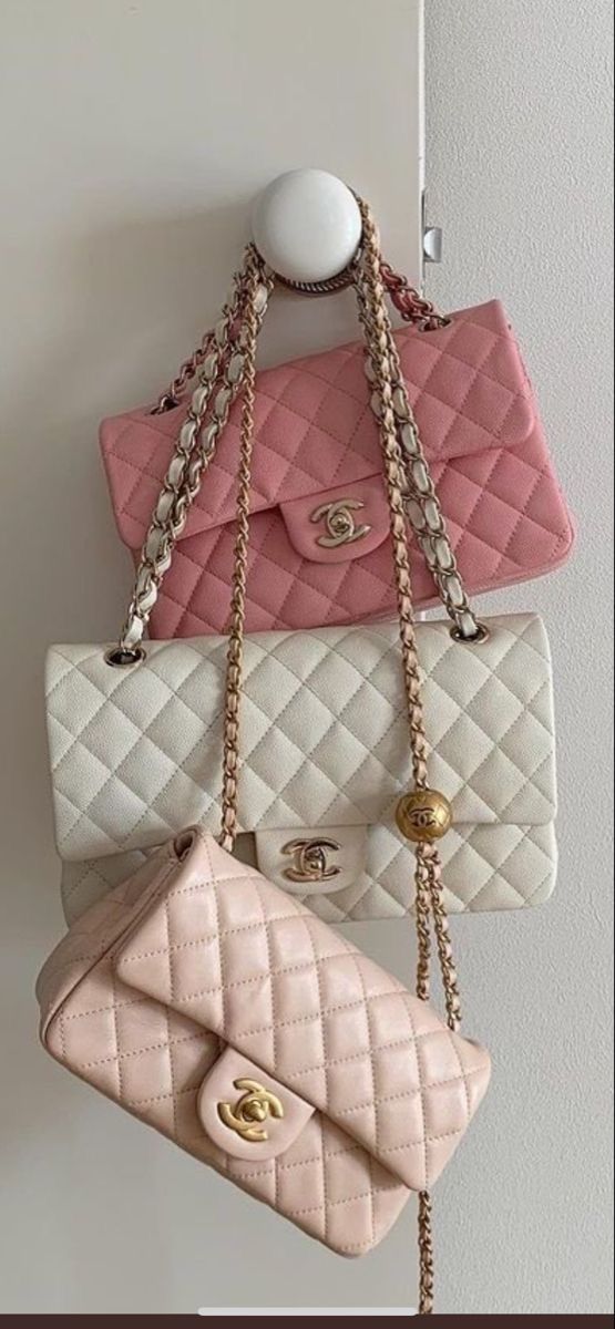 Pink Channel, Pink Pilates Princess Aesthetic, Pilates Princess Aesthetic, Estilo Blair Waldorf, Runway Vintage, Stile Blair Waldorf, Revlon Lipstick, Fashion Week Trends, Luxury Bags Collection