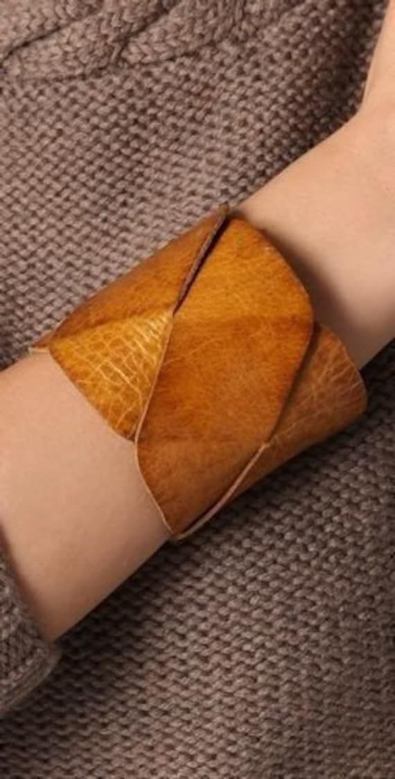 "Get a statement piece! A cuff that would stand out! combining a clean and a Boho look.  Rich leather, all natural dyes and process handmade by artisans in Morocco. Measures: Women's leather cuff, braided pattern 2.75\" wide ,8\"-8.5\" long when closed , two snaps adjustment" Art Du Cuir, Crea Cuir, Diy En Cuir, Wrap Armband, Handmade Leather Jewelry, Boho Cuff, Handmade Leather Bracelets, Leather Jewellery, Braided Leather Bracelet