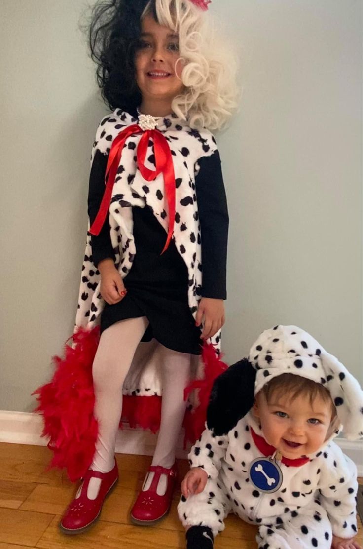 Cruella DIY-#halloween #Cruella #Diy #socute #Dalmation #Mybabies #Halloweenfun Dalmation Costume, Devil Costume, Cruella Deville, Diy Halloween Costume, Trunk Or Treat, Halloween Diy, Halloween Fun, Harajuku, Halloween Costumes