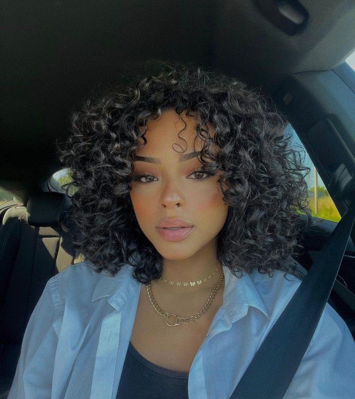 Short Loose Curly Haircuts, Short Haircut Curly Hair, Short Curly Hair Inspiration, Face Framing Bangs Curly Hair, Curly Cuts With Layers, Short Bob Curly Hair, Curly Hair Shoulder Length, Curly French Bob, Big Chop Curly Hair