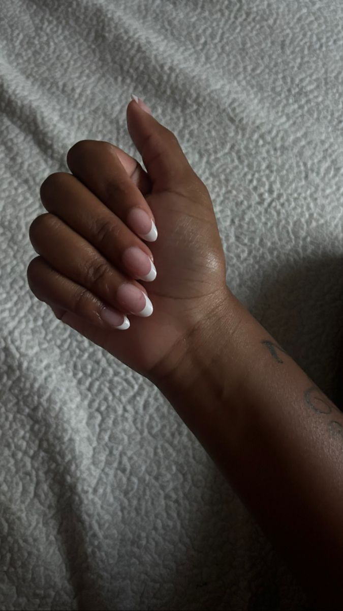 French Wedding Nails, White Tip Acrylic Nails, Press On Nails Square, Short French Nails, Classy Almond Nails, French Tip Gel Nails, Short Oval Nails, Short French Tip Nails, Black Almond Nails