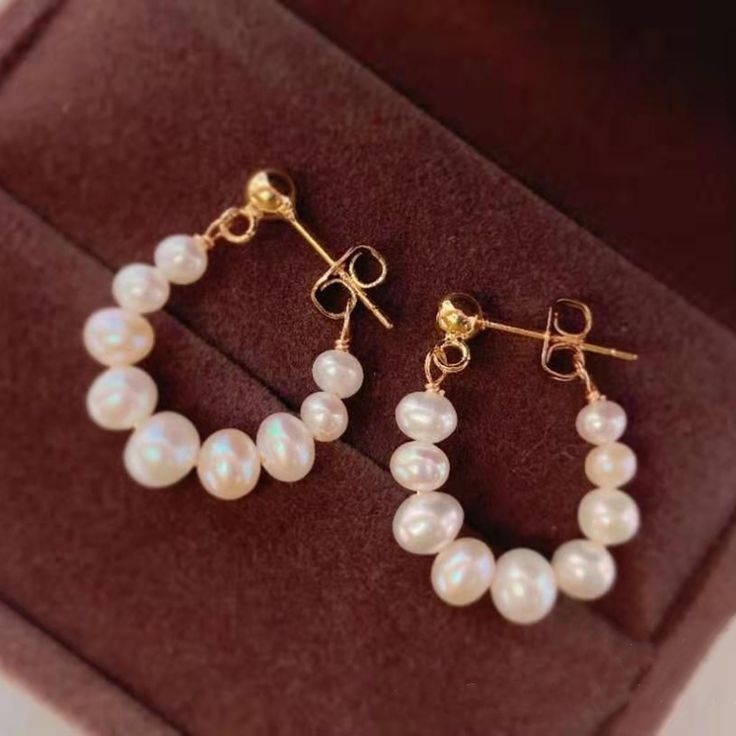 Pearl Earrings Designs Handmade, Diy Earrings Studs, Pearl Earrings Designs, Real Pearl Earrings, Mirror Jewelry, Simple Hoop Earrings, Freshwater Pearl Earrings, Jewelry Mirror, Earrings Design