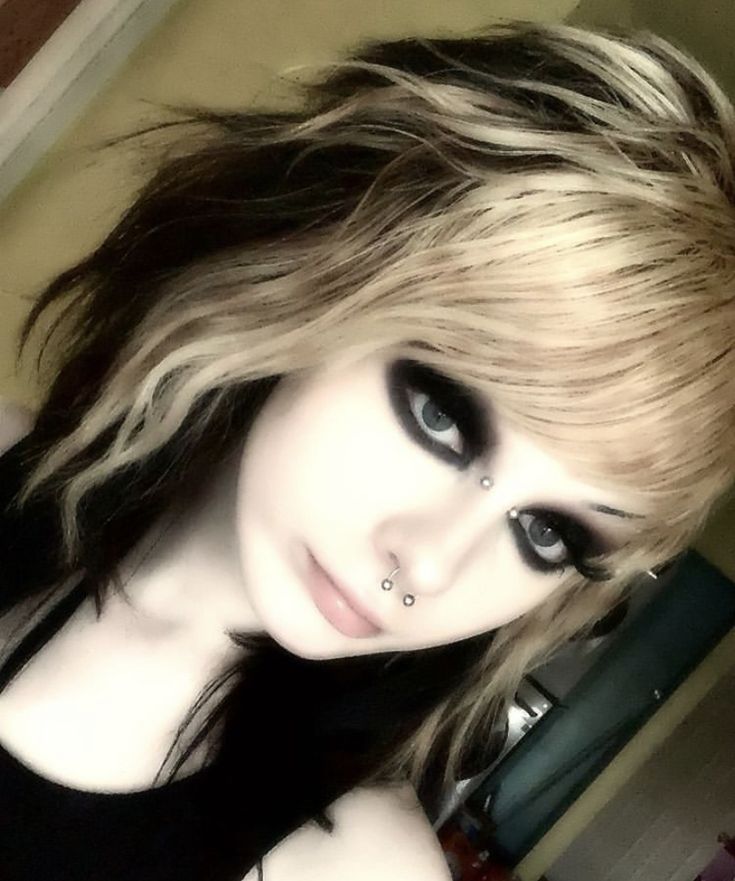 2000s Emo Makeup Looks, 2010 Emo Makeup, 2010s Emo Makeup, Scene Makeup Emo, Emo 2000s Makeup, Scene Girl Makeup, Nu Metal Makeup, Scene Makeup Looks, Emo Makeup 2000s