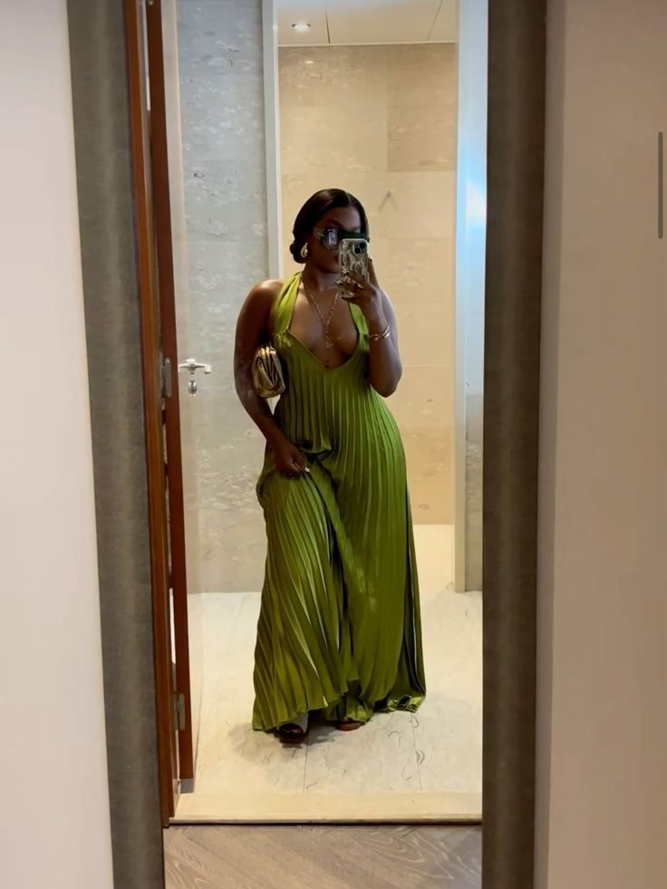 Détails de l'article :

 Numéro de produit : C2542

 Tissu: Satin

 Silhouette : Une ligne

 Manches : Sans manches

 Style de dos : fermeture éclair Green Prom Dresses, Girl Prom, Cute Vacation Outfits, Green Prom, Prom Dresses Black, Grown Women, Prom Girl, Green Prom Dress, Black Prom Dresses