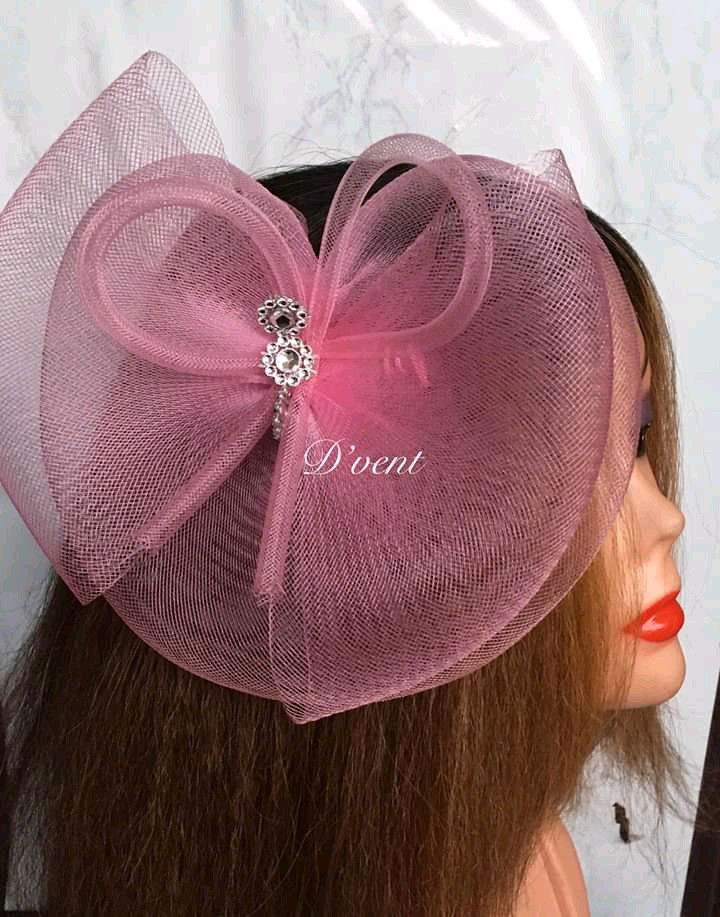 Crinoline Fascinator Designs, Kids Gown Design, Crinoline Fascinator, Diy Fascinator, How To Make Fascinators, Bling Cakes, Fascinator Hats Diy, Flower Girl Hair Accessories, African Turban