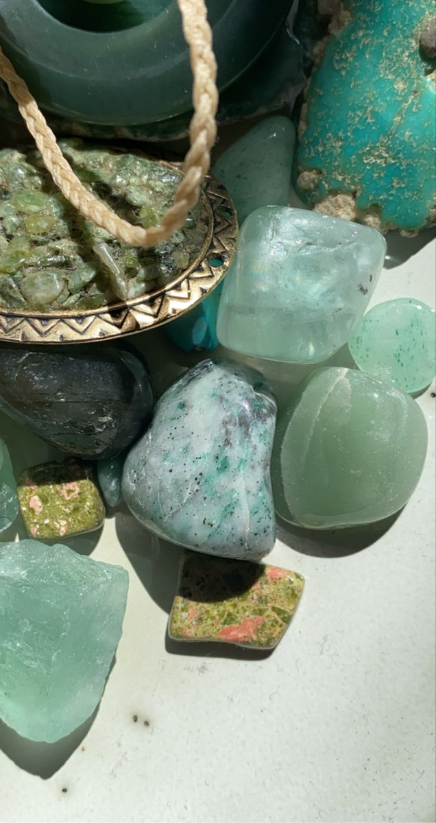 Jade Aesthetic Crystal, Emerald Crystal Aesthetic, Jade Gemstone Aesthetic, Jade Crystal Aesthetic, Malachite Aesthetic, Gemstones Aesthetic, Jade Aesthetic, Crystal Vibes, Crystal Aesthetic