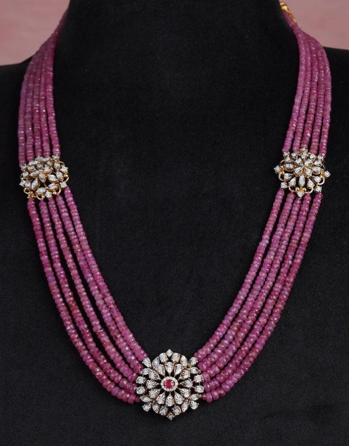 Ruby Crystal Necklace, Big Earrings Gold, Ruby Necklace Designs, Big Pearl Necklace, Beaded Wedding Jewelry, Vintage Indian Jewelry, Coral Jewelry Set, Pearls Jewellery, Gold Jewels Design