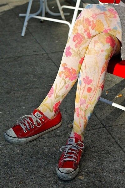 Seattle Street Style, Funky Tights, Seattle Street, Print Tights, Floral Tights, Colored Tights, Socks And Tights, Fashion Pictures, Aesthetic Outfits